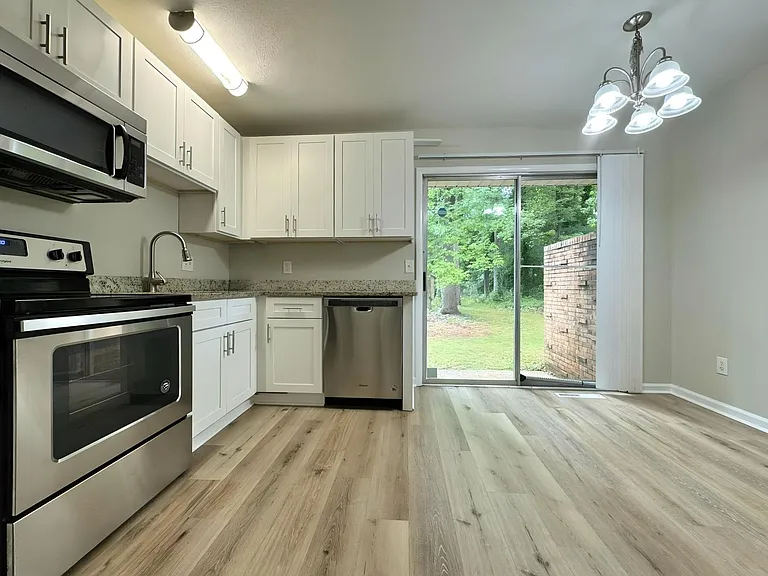 4626 Highlake Dr — Photo 9