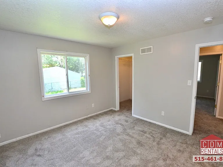 2336 E 39th St — Photo 10