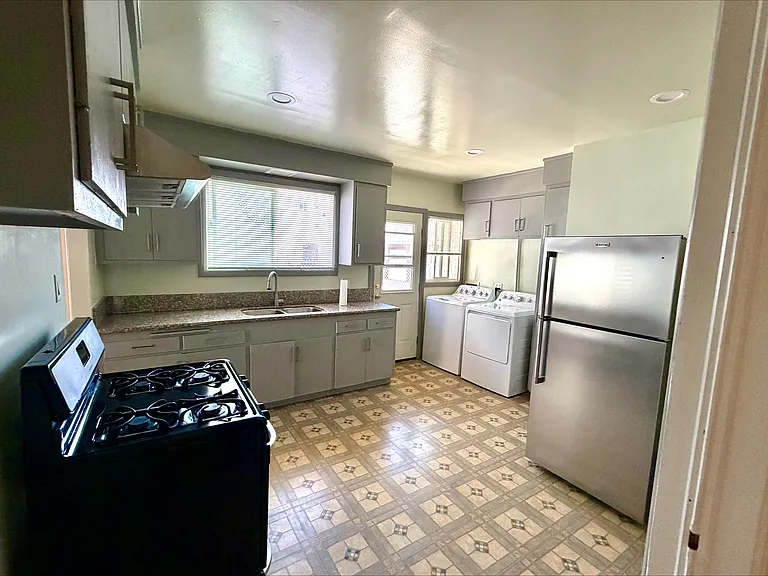 2417 3rd Ave #2417 — Photo 9