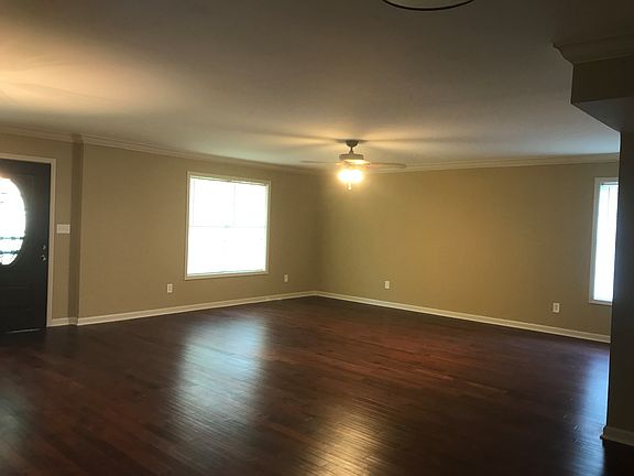 3rd image of 1905 Cherrywood Cir
