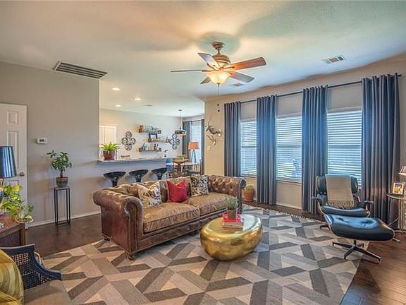 4th image of 5745 Parkview Hills Ln