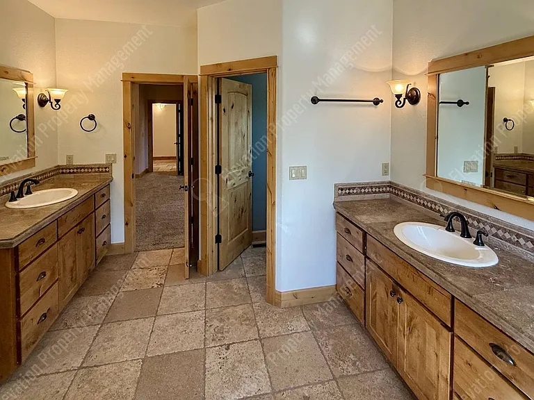 20979 Miramar Dr — Photo 24