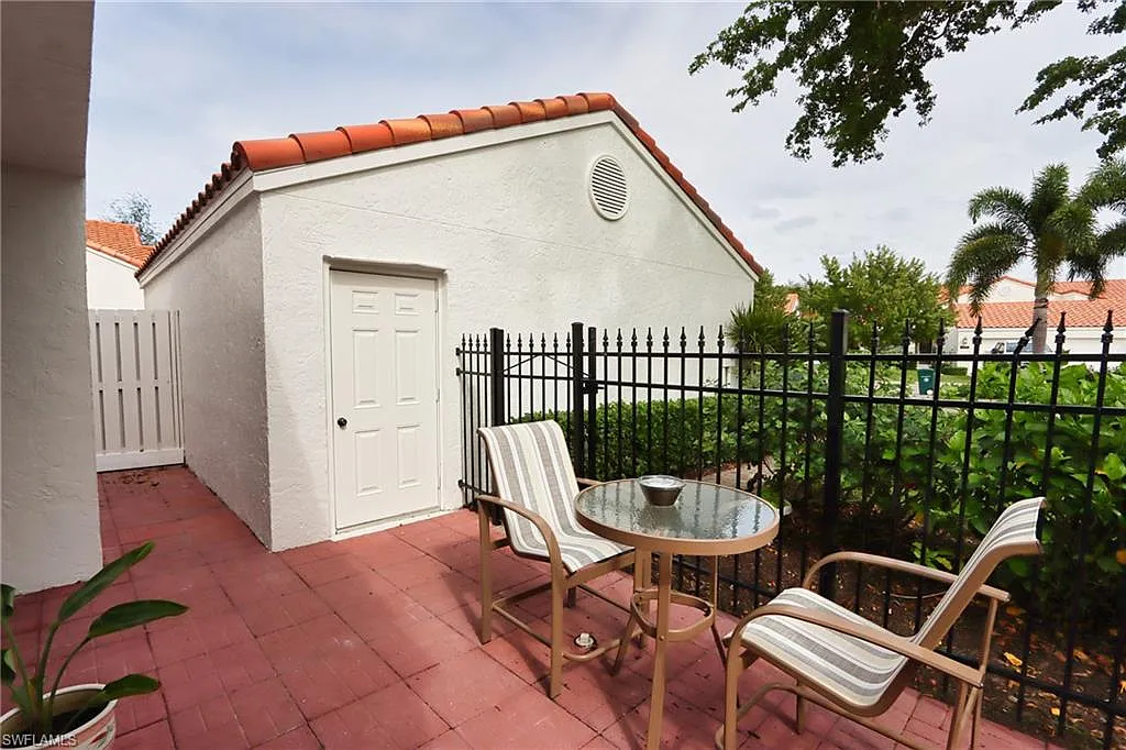 2 bed, 2.0 bath, 1359 sqft, $7,500 — Photo 4