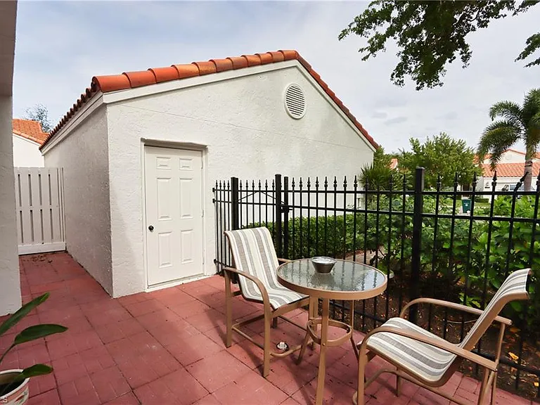 549 Beachwalk Cir — Photo 16