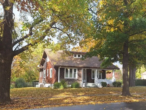 2119 Lovers Ln, Saint Joseph, MO 64505