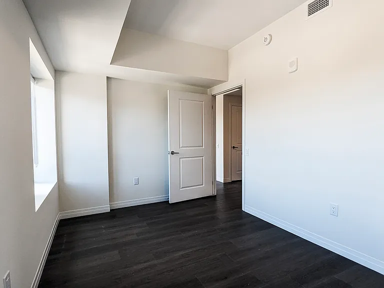387 King St E #201 — Photo 4