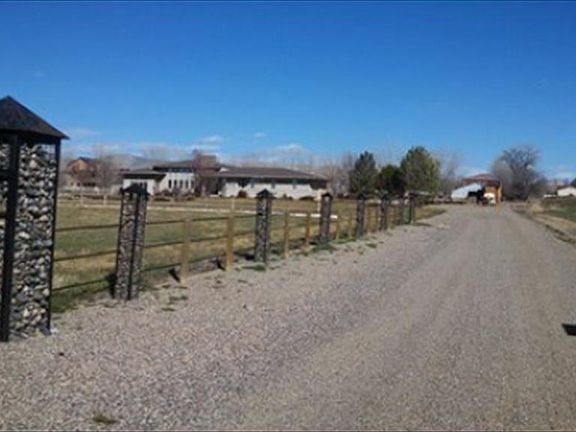 Exterior Neighborhood (street photo)