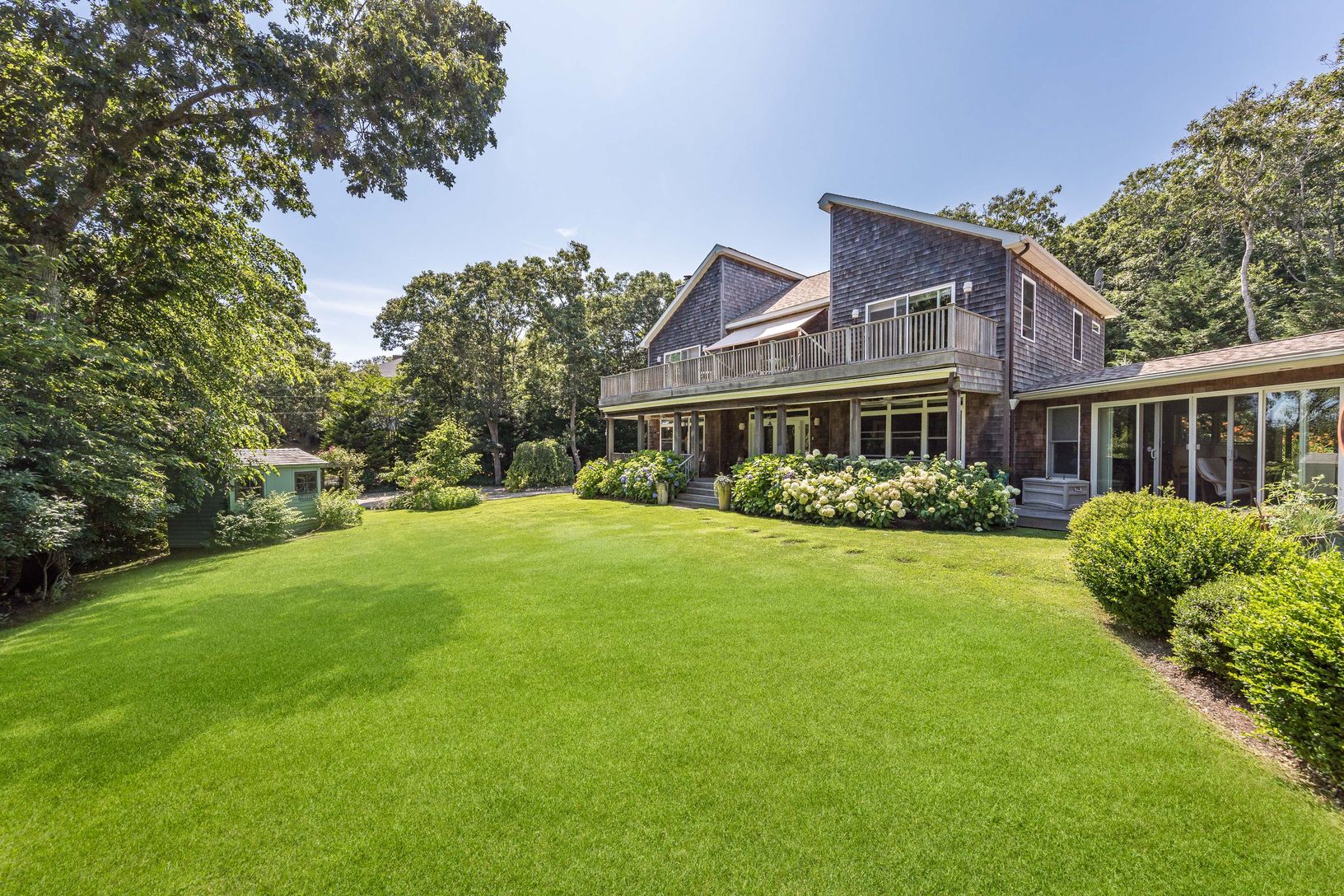 Front w/Rolling lawn