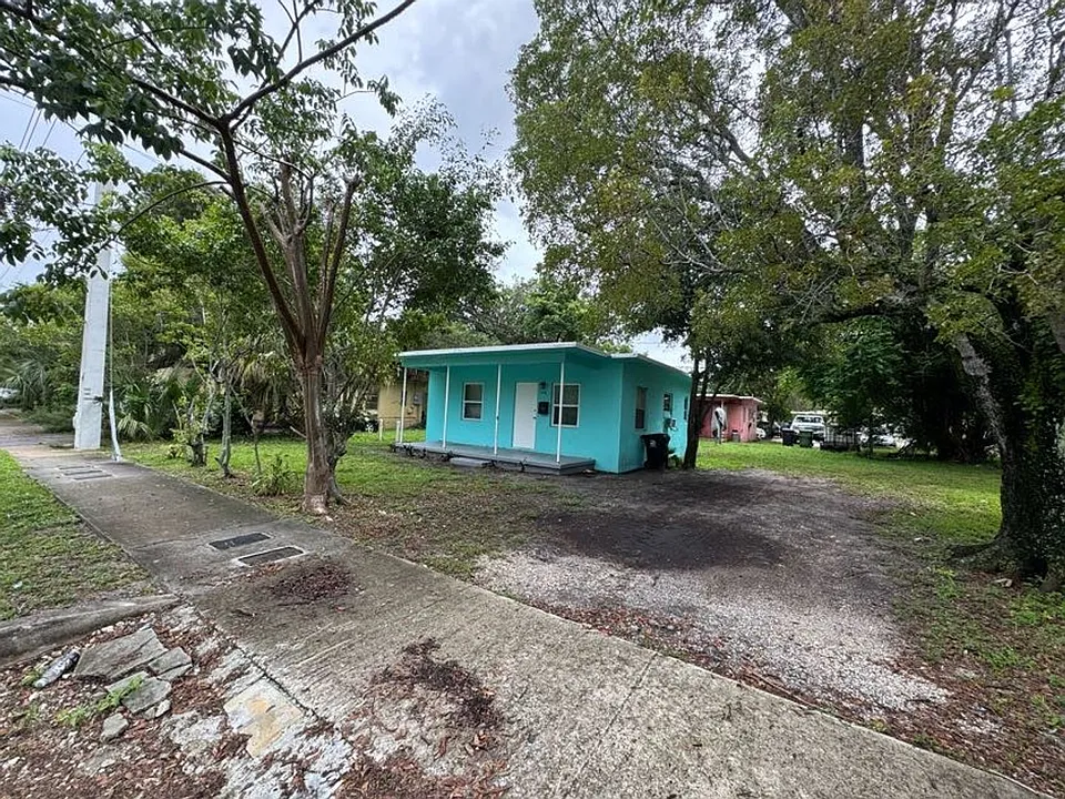 1416 NW 4th St