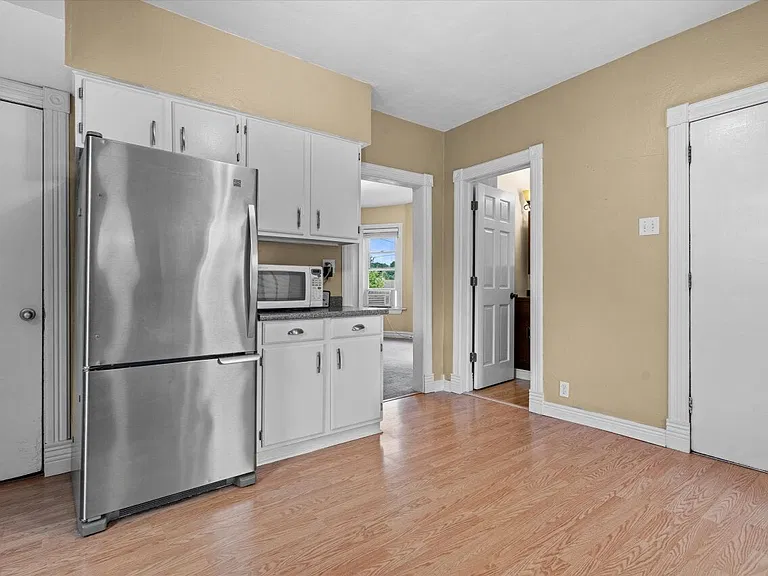 829 W Lincoln Ave — Photo 3
