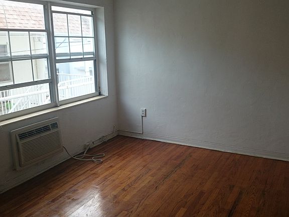 4th image of 913 Michigan Ave APT 9
