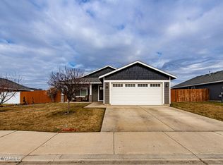 801 Columbus Ave, Moxee, WA 98936