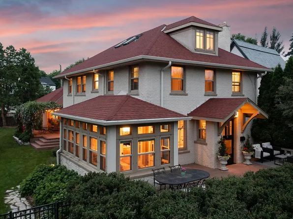 2554 W Lake Of The Isles Pkwy, Minneapolis, MN 55405