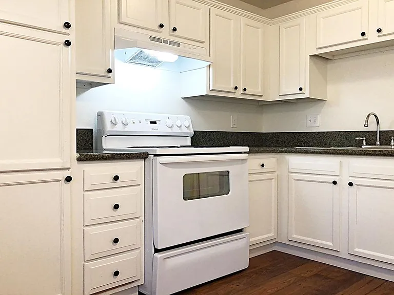 East Orange Village Apartments — Photo 32