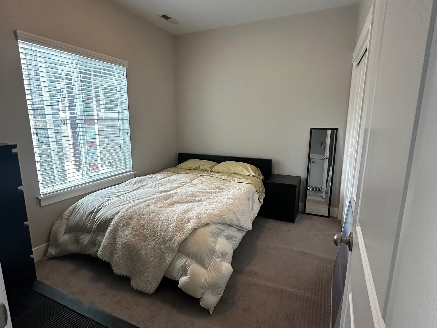 2 bed, 1072 sqft, $2,000 — Photo 2
