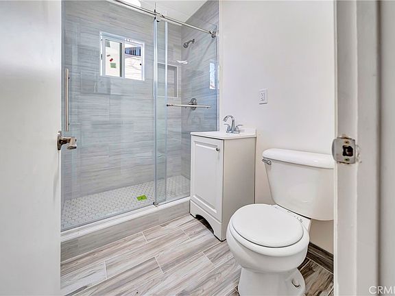 4th image of 14233 1/2 Sylvan St #14233