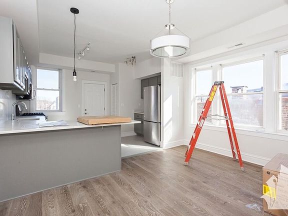 3rd image of 2535 N California Ave #C