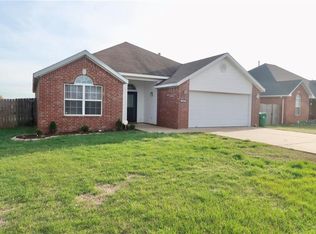 2209 Peach Blossom Ave, Springdale, AR 72764