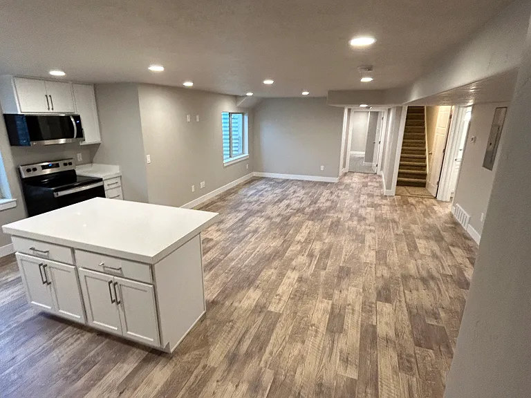 618 W Regent Garden Ln — Photo 5