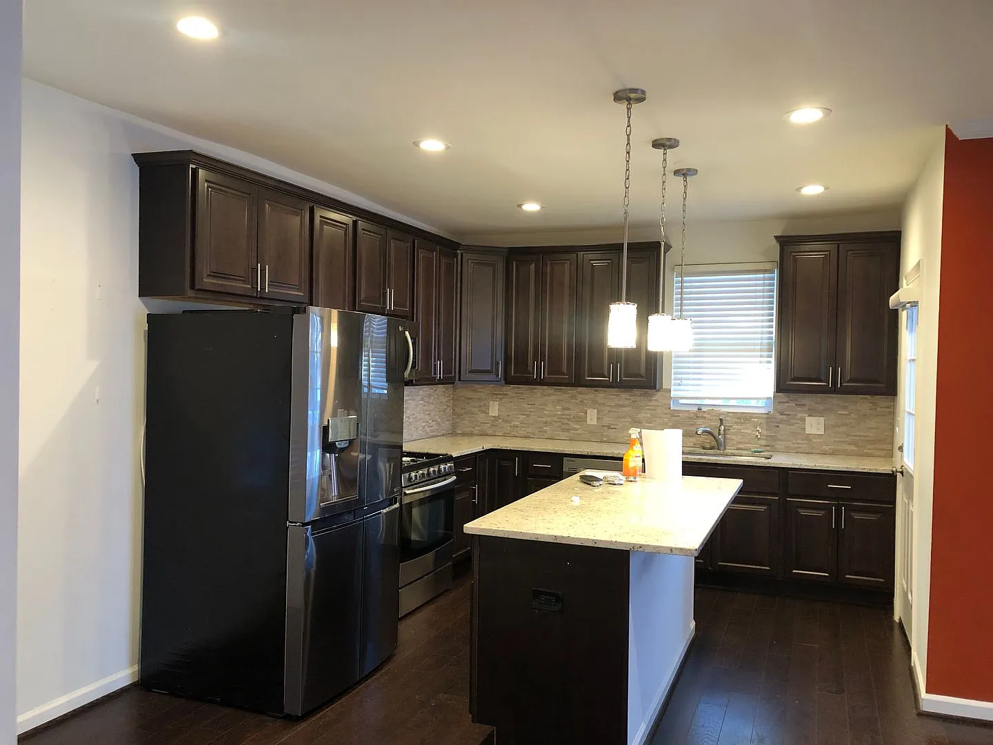 Charming 4 Bedroom 2.5 Bath single family home — Photo 4