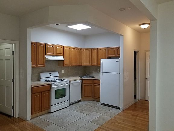 3rd image of 235 Starr St APT 1B