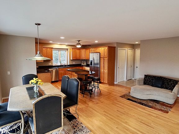 4th image of 9775 Kingston Pointe Dr