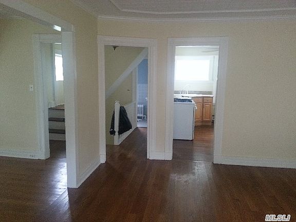 5th image of 52 Scudder Ave