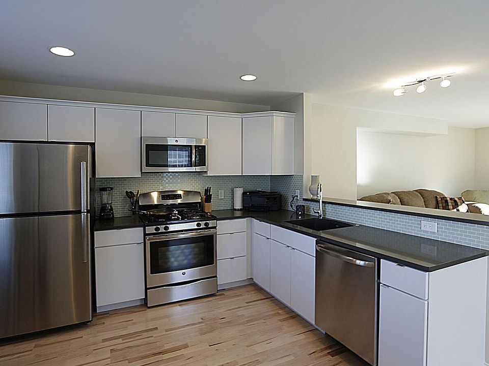 1st image of 19 Islington Xing #5