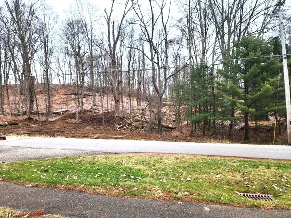 E Mohawk Dr, Malvern, OH 44644