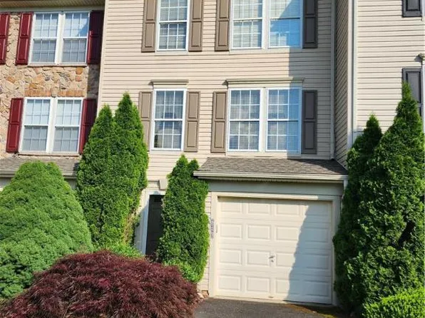 4126 Huckleberry Dr, Center Valley, PA 18034