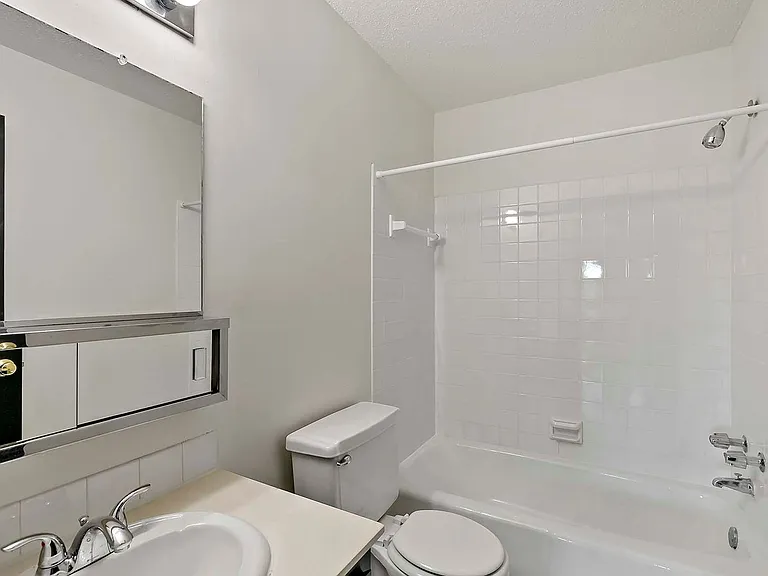 Winnetka Village Apts — Photo 15