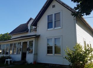 39 W 3rd St, Clintonville, WI 54929