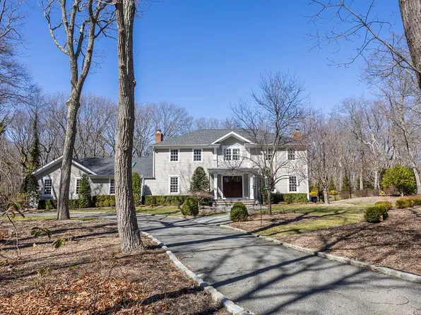 4 E Gate Lane, Setauket, NY 11733