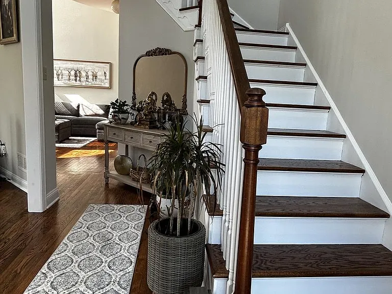 88 Granville Way — Photo 3