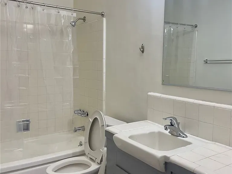 1024 S Atlantic Blvd #15 — Photo 3