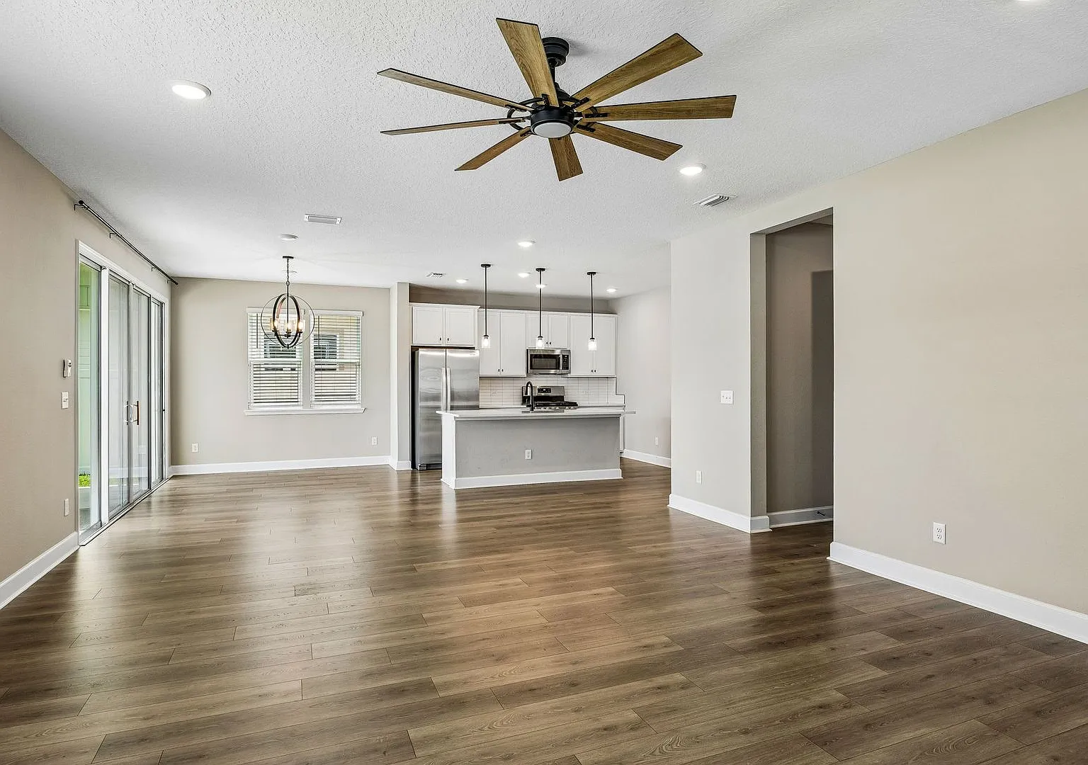 Immaculate 4 bedroom, 2.5 bathroom home with a dedicated office, spacious loft, and 2,648 square ... — Photo 3