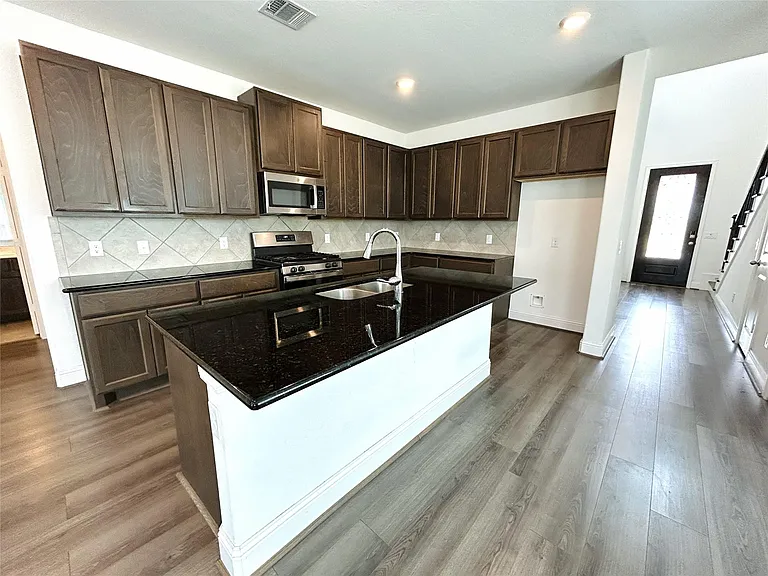 749 Lake Lacosta Dr — Photo 10