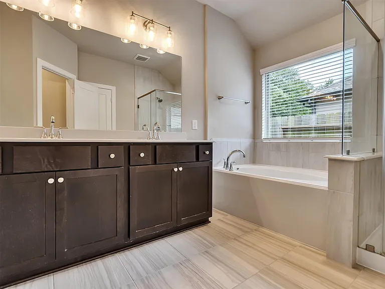 8510 Amber Bend Dr — Photo 30