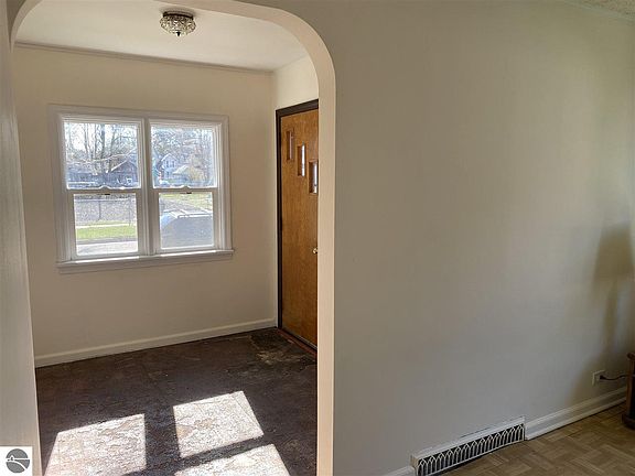 5th image of 1015 2nd Ave