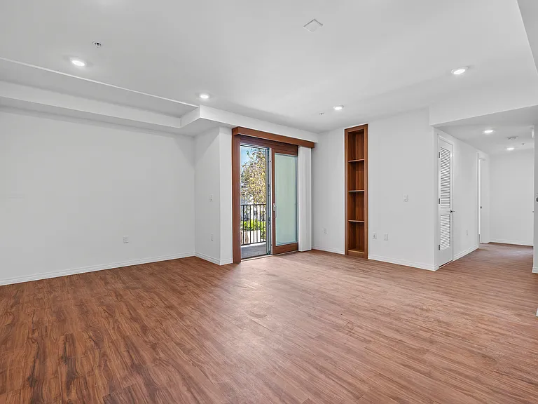 5240 Virginia Ave #325 — Photo 12