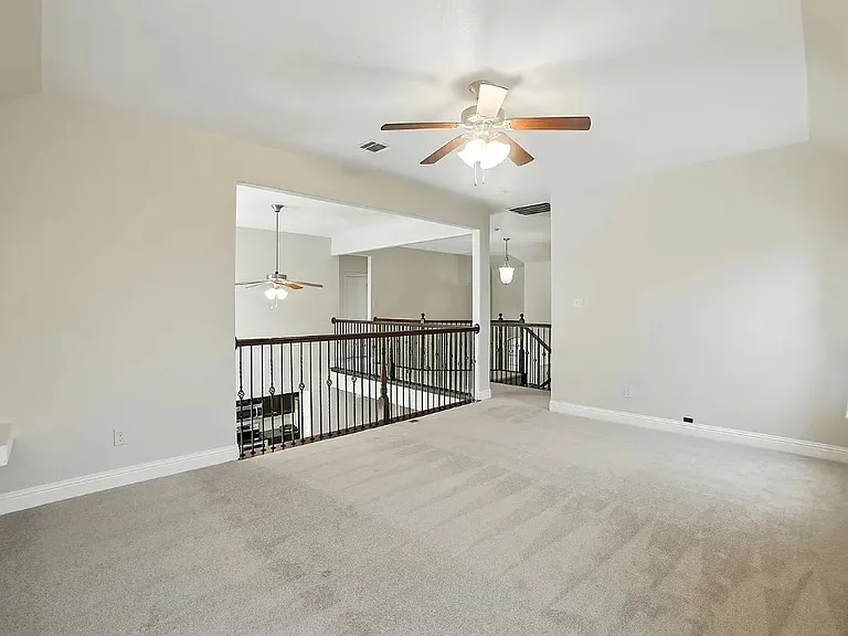 2404 Sabine Cir — Photo 16