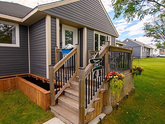 3rd image of 8 Pine Avenue