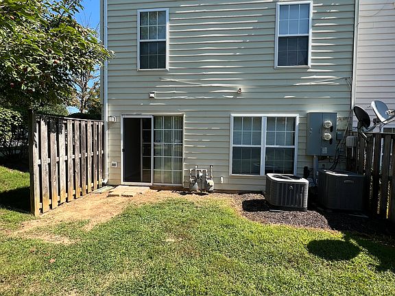 2nd image of 4801 Waltonshire Cir #12