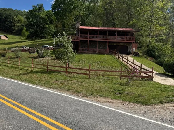 7 Noland Dr, Clyde, NC 28721