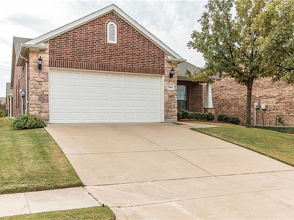 3rd image of 3904 Pineoak Ln