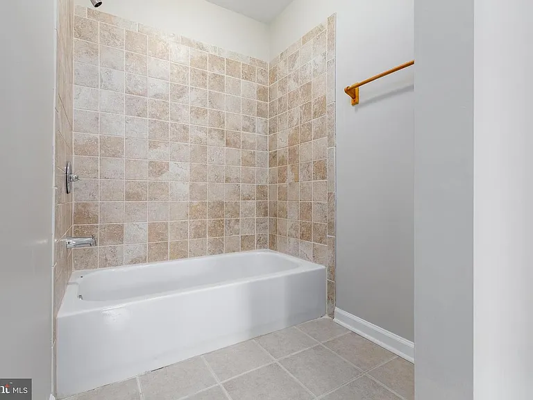 5044 Meade St NE — Photo 23