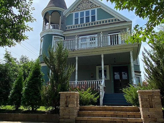 2nd image of 928 King STREET