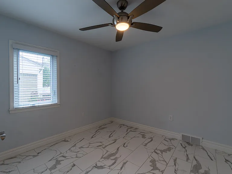 2604 Manchester Rd — Photo 13