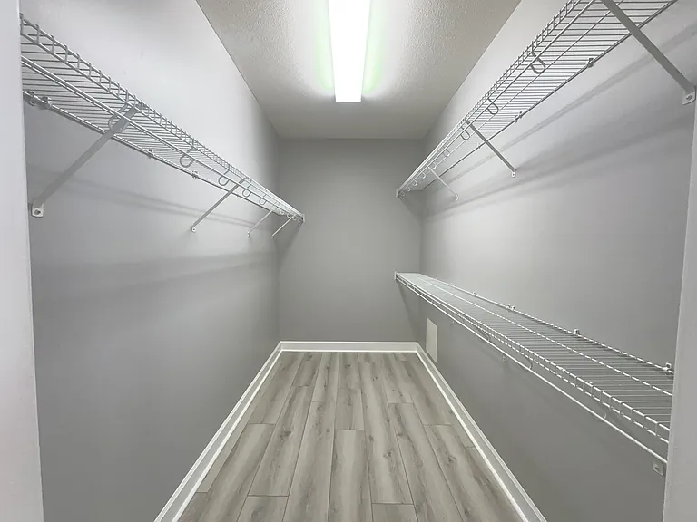 3650 Victoria Dr — Photo 14