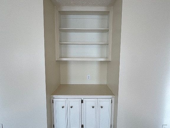 4th image of 6897 Brownwood Ln
